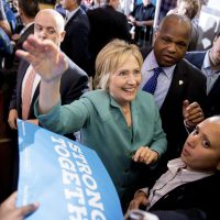 Encuesta da nueve puntos de ventaja a Hillary Clinton sobre Donald Trump