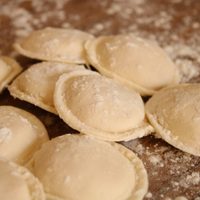 Sorrentinos de calabaza, queso y cebolla: prepará esta versión que vas a amar