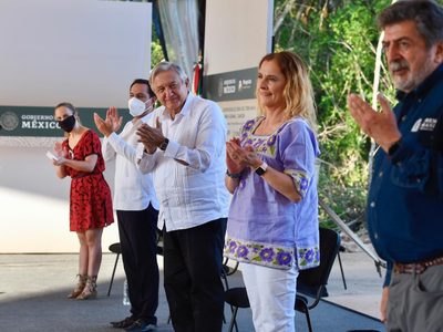 "No podemos solo dedicarnos a atender la pandemia": López Obrador