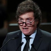 Javier Milei encabeza una reunión de urgencia con su gabinete mientras los diputados votan en el Congreso