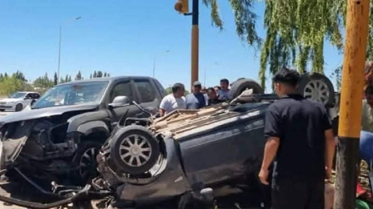 Ambos vehículos sufrieron daños muy importantes. Fuente (X)