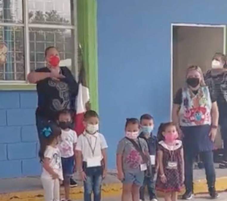 La ceremonia en el inicio del ciclo escolar
