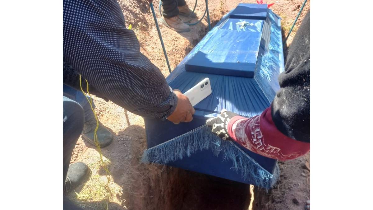 Sepelio de dos niños en el municipio de Chilapa de Álvarez
