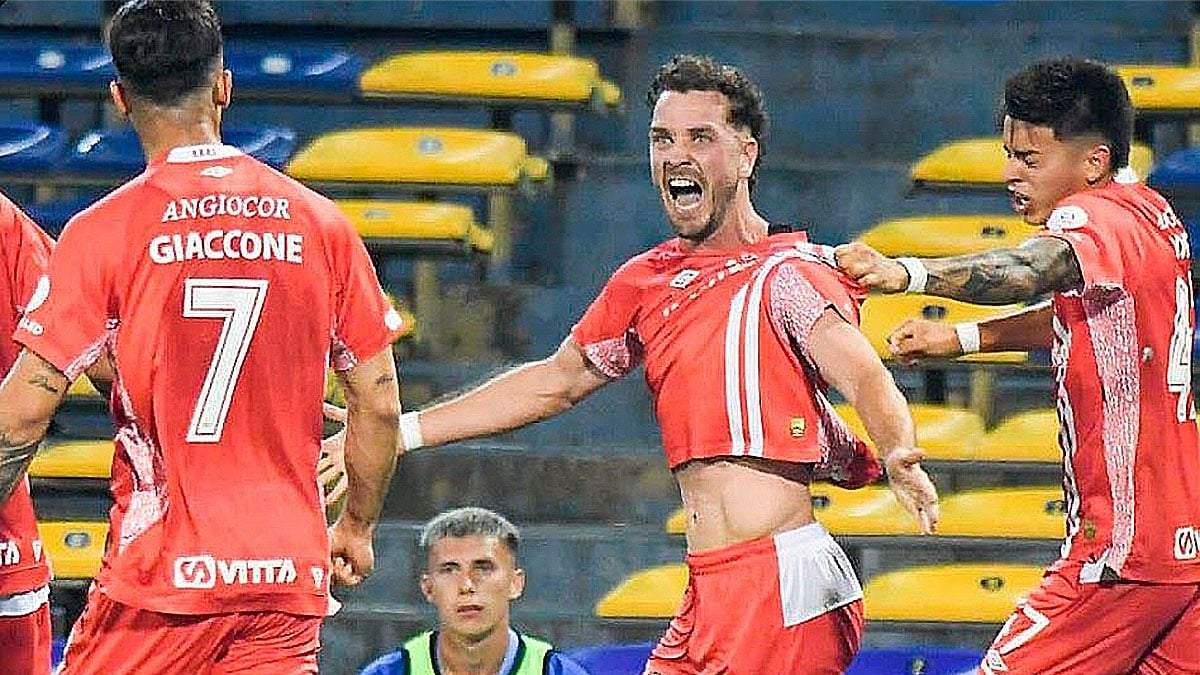 Tomás Molina festeja el 2-1 final para Argentinos Juniors.