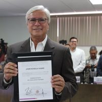 Dan constancia a Jaime Bonilla como gobernador electo de Baja California