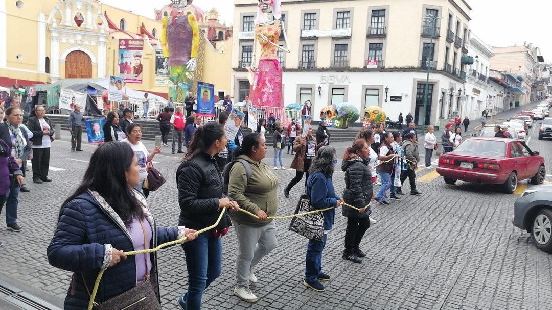 Familiares de desaparecidos cierran calles y el Placio de Gobierno de Veracruz