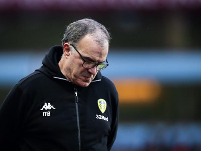 De cara al ansiado ascenso a la Premier League, el Leeds de Bielsa está de luto