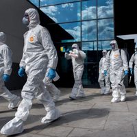 Al igual que EU, China inicia pruebas en humanos de vacuna contra Covid-19
