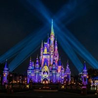 El Congreso de Florida aprueba eliminar el estatus especial de autogobierno de Walt Disney