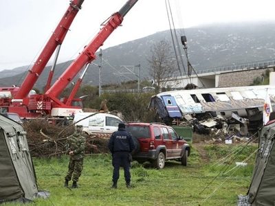 Grecia continúa la delicada búsqueda tras choque de trenes