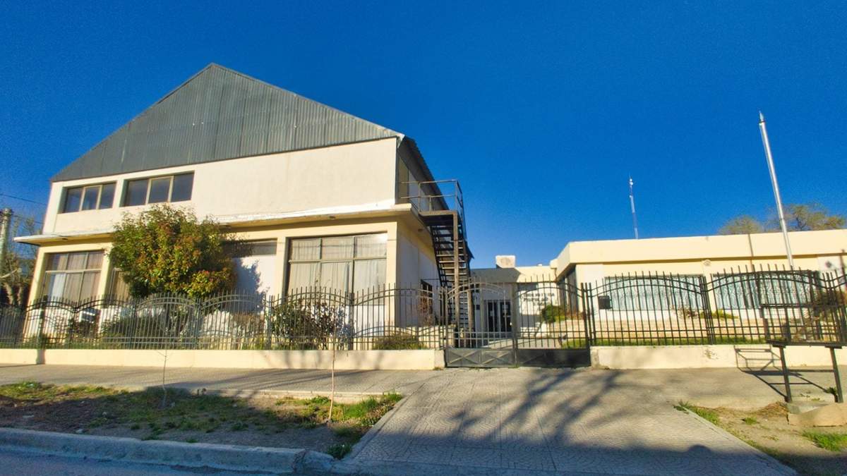 Imponente edificio de la Biblioteca Elordi. Fuente: (Twitter)