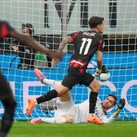Milan gana 2-1 al Napoli y comparte el liderato de la Serie A con los napolitanos y la Roma