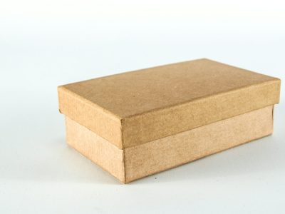 Con las cajas de zapatos vacías que siempre tiras, hacé este practico organizador para tu escritorio en minutos