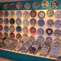 Si tenés platos viejos o rotos, no los tires: mirá cómo darle un toque muy original a tu hogar con estas ideas