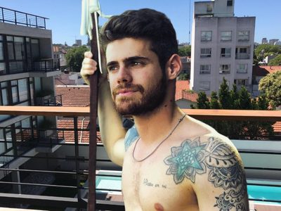 Madera y colores sobrios: Gastón Soffritti decoró su departamento con detalles elegantes