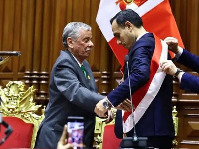 Crisis en Perú: desplazaron a Boluarte y José Jerí asume como interino