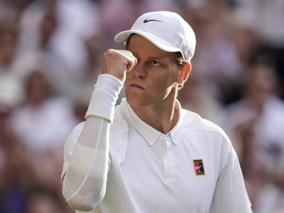 Jannik Sinner vence a Carlos Alcaraz y se convierte en el primer italiano en ganar Wimbledon