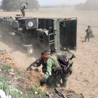 Vuelcan militares al seguir a 'huachicoleros” en Puebla; ocho lesionados (Video)