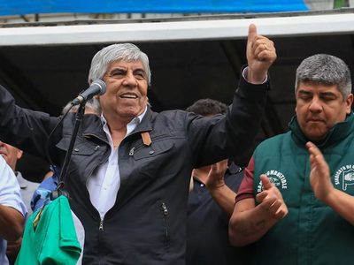 Camioneros le advirtió al Gobierno que no aceptarán "suspensiones" ni "rebajas salariales"