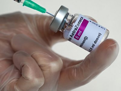 Llegan al país casi un millón de dosis de la vacuna AstraZeneca