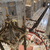 Casi 40 mil personas le han rendido homenaje a Benedicto XVI