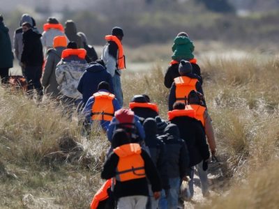 Europa busca aumentar las deportaciones; advierten sobre tácticas similares a las de Trump