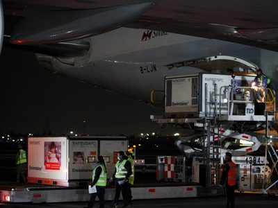 Llegan otras 800 mil dosis de la vacuna Sinovac a la CDMX