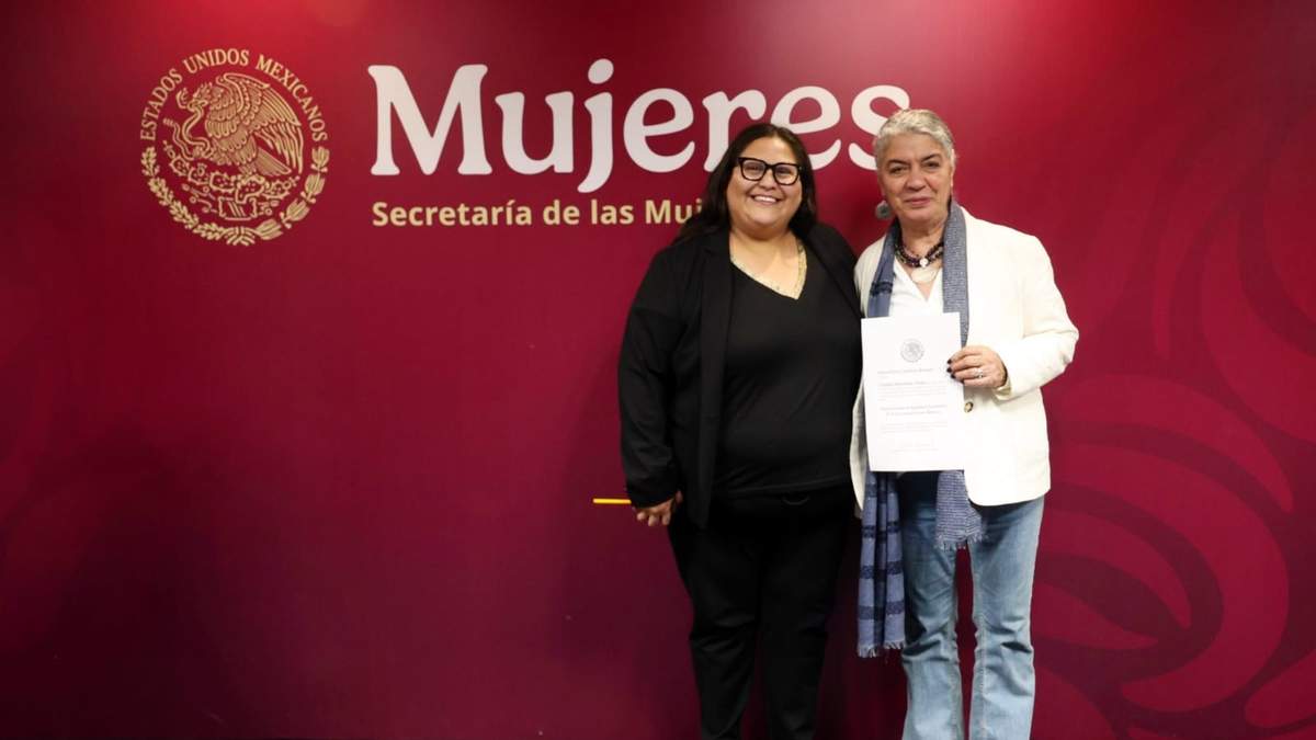 Citlalli Hernández presenta a Elvira Concheiro como nueva funcionaria de la Secretaría de las Mujeres