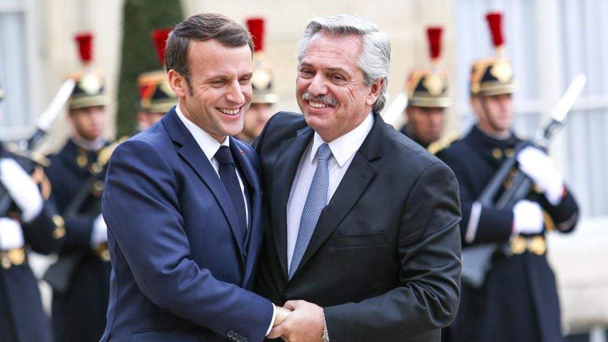 Alberto Fernández, presidente de la Nación, y Emmanuel Macron, jefe de Estado francés. Fuente: (Twitter)