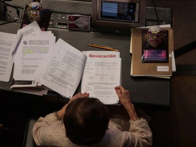 TEPFJ ordena al INE aceptar las firmas en papel para la revocación de mandato
