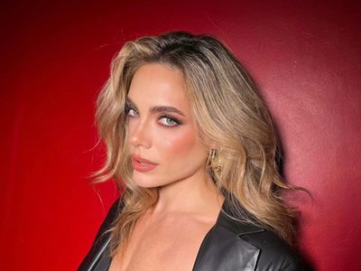 Emilia Attias da cátedra de moda con un look canchero y este ítem que es todo lo que vas a querer esta temporada