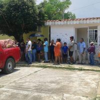 Habitantes de Veracruz hacen fila por despensas del CJNG