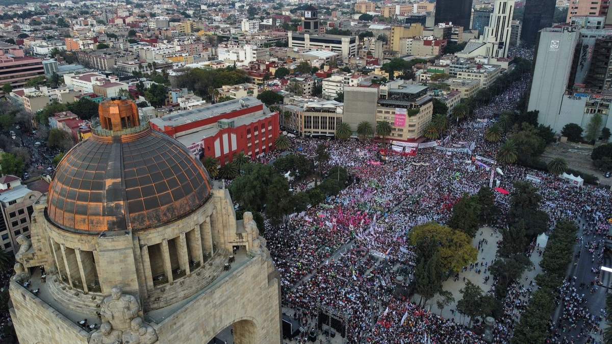 Cierre de precampaña de Sheinbaum en el Monumento a la Revolución