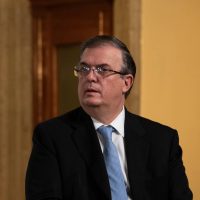 Es falso que integrantes de caravana migrante llegarán a EU: Ebrard