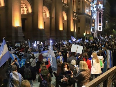 Tribunales: marcha y vigilia en apoyo a los jueces Bruglia, Bertuzzi y Castelli