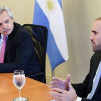 El Gobierno apuesta a emitir deuda en pesos y dejar afuera al dólar