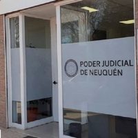 Dos mujeres y un varón fueron condenados por apuñalar y patear a un joven dentro de un boliche