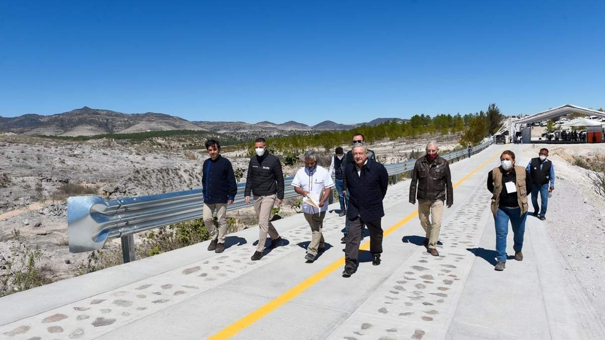 El presidente inauguró un camino en Oaxaca