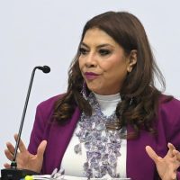 Brugada pide a medios “bajarle a la nota roja” para reducir la percepción de inseguridad