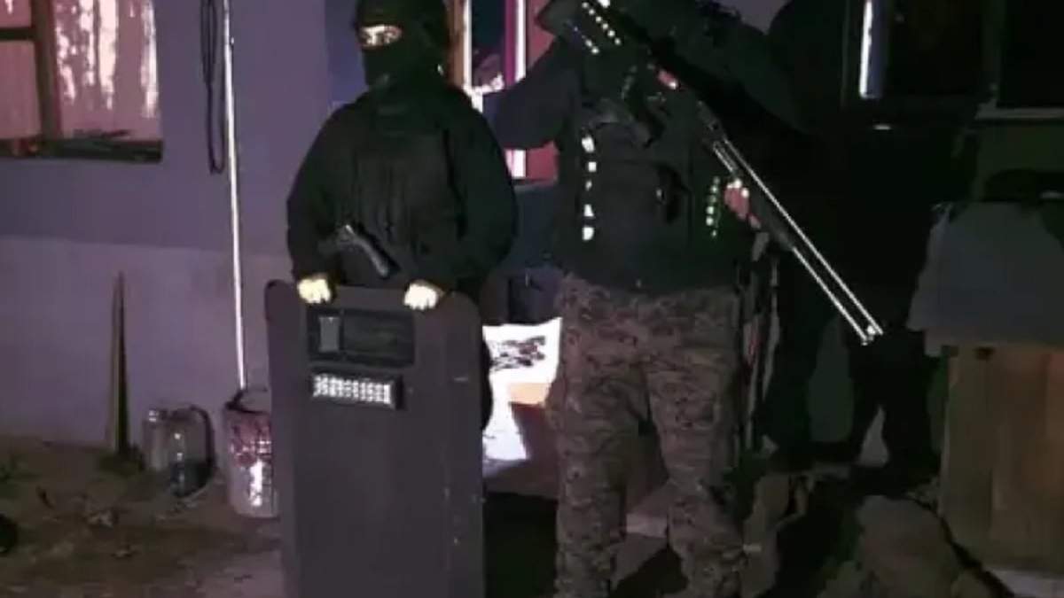 Policía en San Martín de los Andes. Foto Realidad Sanmartinense.