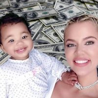 Los pasos de mamá: True, la hija de Khloé Kardashian, desató la envidia con esta imponente colección