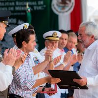 Enrique Graue, rector de la UNAM, recibe la Condecoración 'Eduardo Liceaga” de manos de Peña