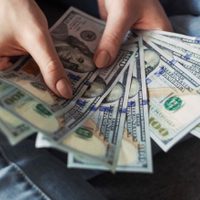 Dólar hoy: el blue se mantiene a la expectativa de la deuda externa