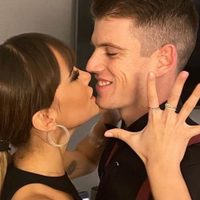 Muy enamorados: Aitana y Miguel Bernardeau se mostraron a los besos en Madrid