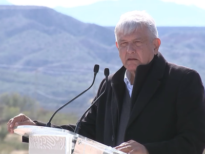 AMLO promete justicia, plan de desarrollo y hasta monumento en Bavispe por caso Lebarón