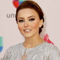¡Cómo unos adolescentes! Angelique Boyer comparte un mensaje lleno de amor para Sebastián Rulli