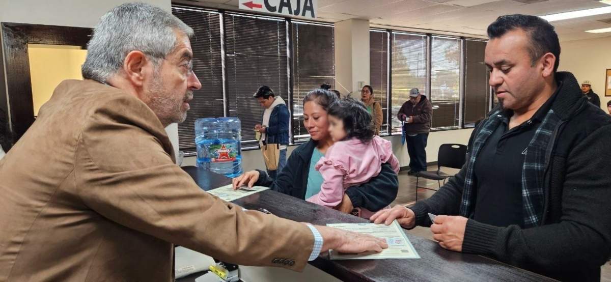 Juan Ramón de la Fuente en el Consulado de México en Dallas