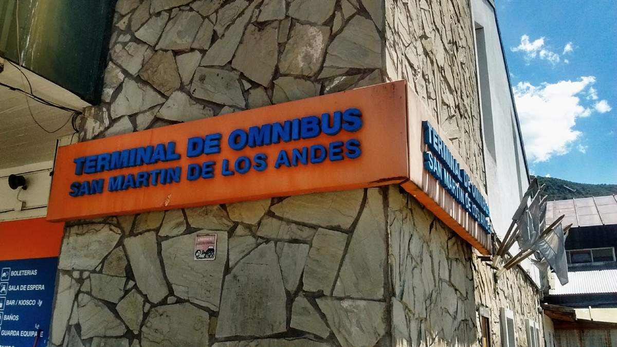 La mujer se dirigía a la terminal de San Martín de los Andes. Fuente: (Twitter)