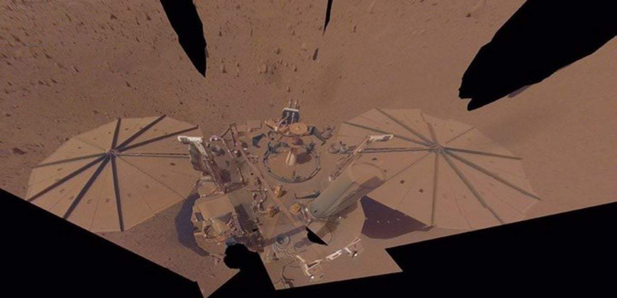 Selfie tomada por el módulo de aterrizaje InSight Mars de la NASA el 24 de abril de 2022