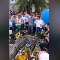 "Van a pagar los culpables", lanza padre de Alexander en funeral; DDHPO investiga (Videos)